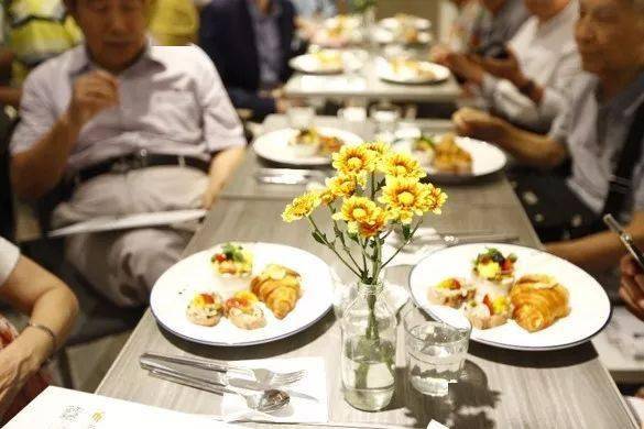 越秀養老 為什么養老品牌體驗官紛紛都來了這里