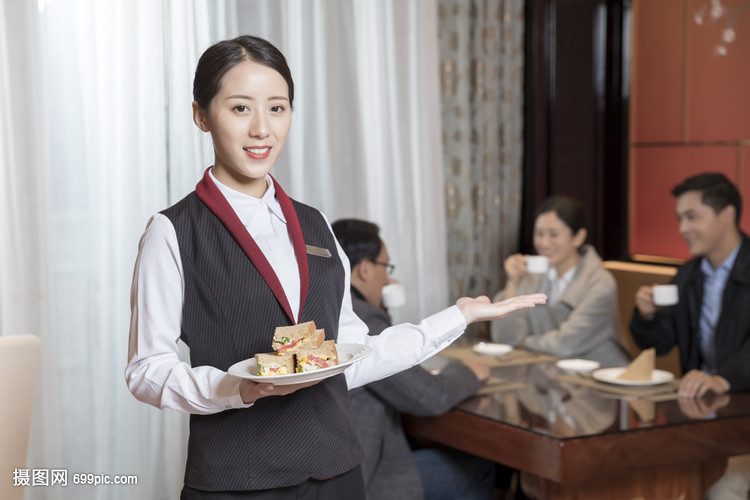 酒店服務(wù)員送餐服務(wù)