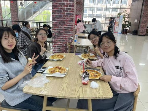 食育課堂 第七課 生命科學(xué)學(xué)院 膳食服務(wù)管理一科聯(lián)合開展披薩烘焙活動(dòng)