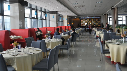 第二餐廳正式營業(yè)新校區(qū)餐飲服務(wù)全部開放