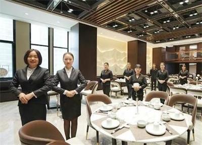 難怪你的餐飲店生意不好,全是因為員工的這些錯誤行為!